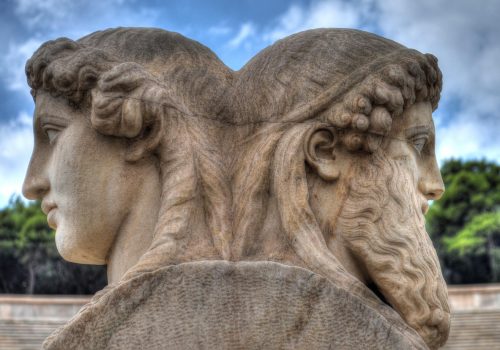 statues-2561608_1280